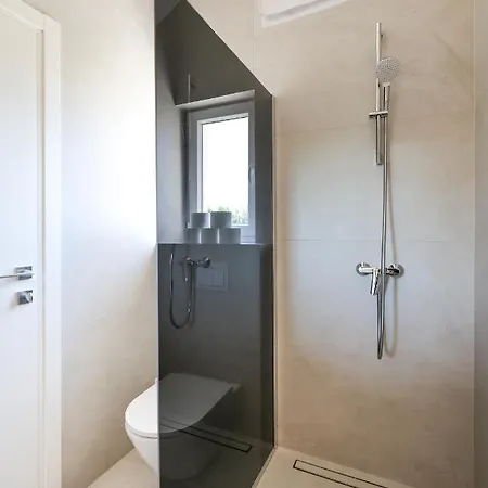 Mila * Sveti Filip i Jakov