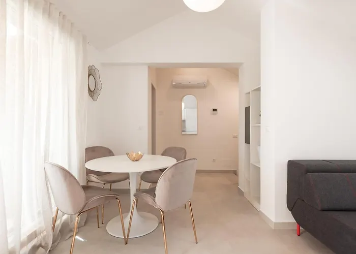 Mila * Sveti Filip i Jakov